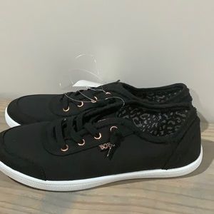 NWT! Women’s Skechers Bobs Black Canvas Sneakers Size 7 1/2
